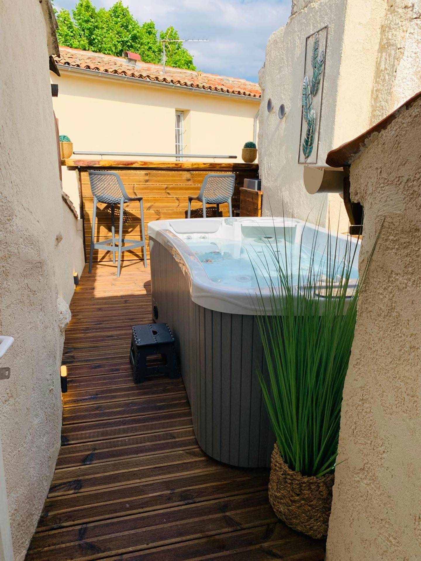 Terrasse en bois avec jacuzzi privatif - Duplex Bellevue SPA PRIVATIF Toit d'Aix