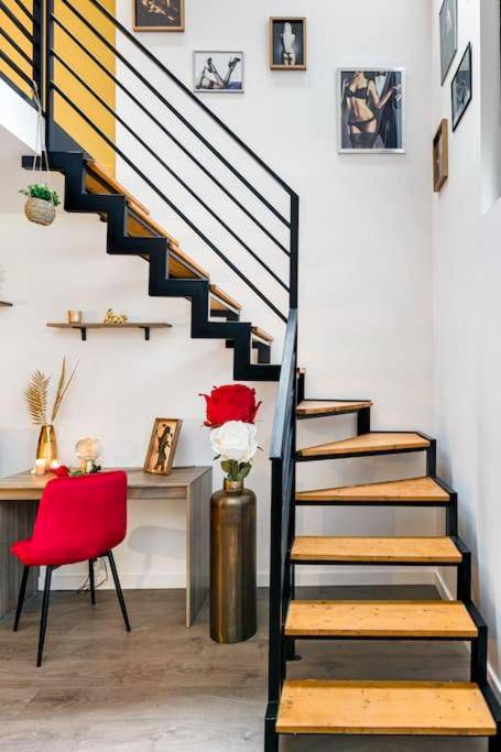 Escalier design en bois et métal noir - Duplex coup de coeur