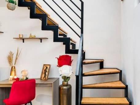 Escalier design en bois et métal noir - Duplex coup de coeur