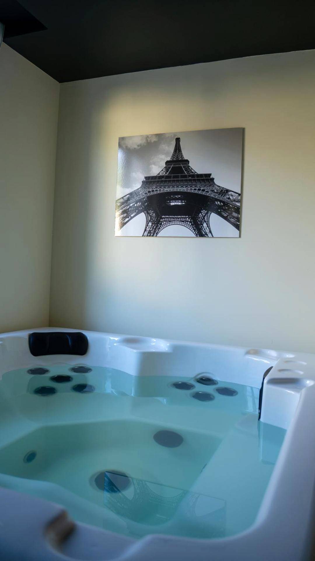 Photo du logement - Magnifique Duplex avec Jaccuzi, Sauna et Cinema Room Privatif