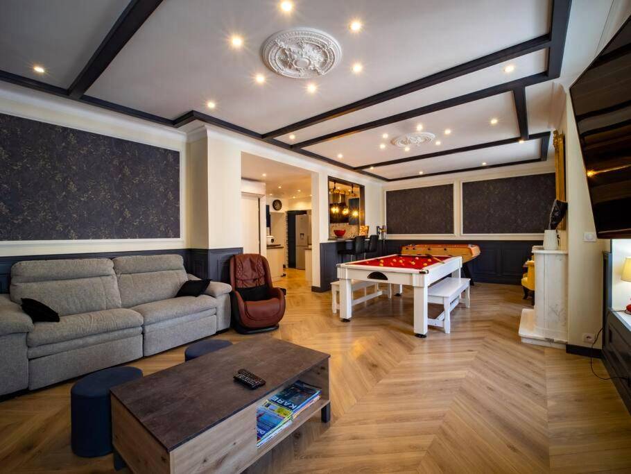 Photo du logement - Duplex Jeanne d'Arc Billard Baby en option Escape Game Logements Insolites