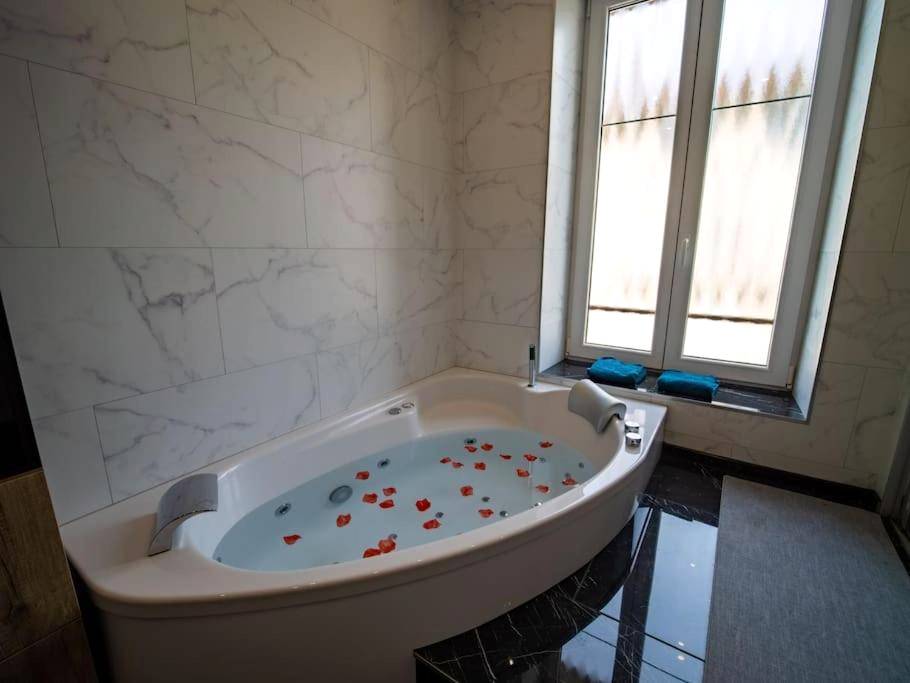 Photo du logement - Duplex Jeanne d'Arc Billard Baby en option Escape Game Logements Insolites - Nancy