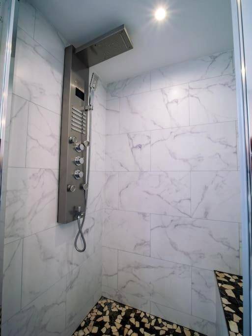 Photo du logement - Duplex Jeanne d'Arc Billard Baby en option Escape Game Logements Insolites