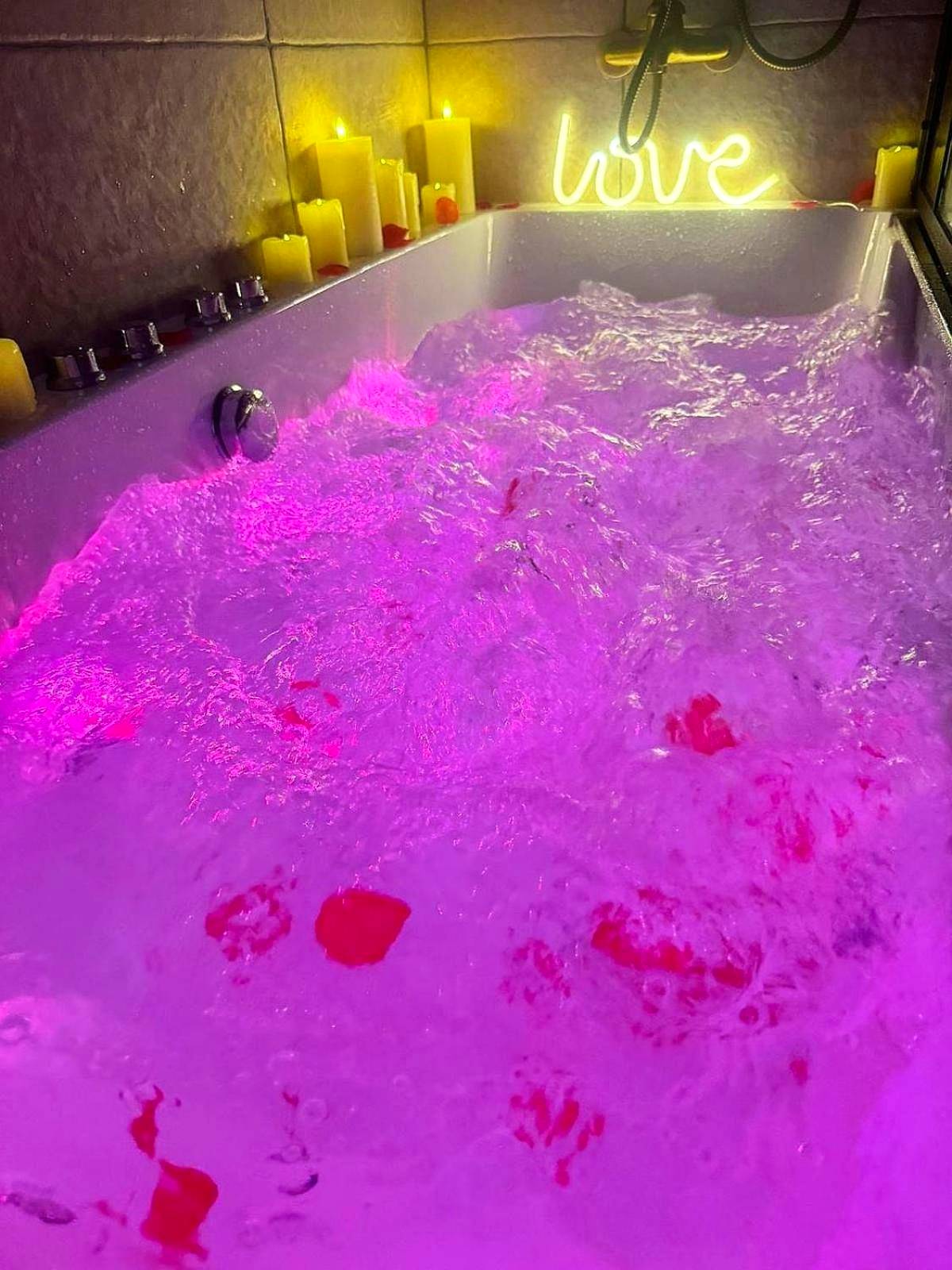 Photo du logement - Duplex Safari jusqu'à 4 personnes, Spa, cinéma et lit sous les arbres, day use, 10 min centre