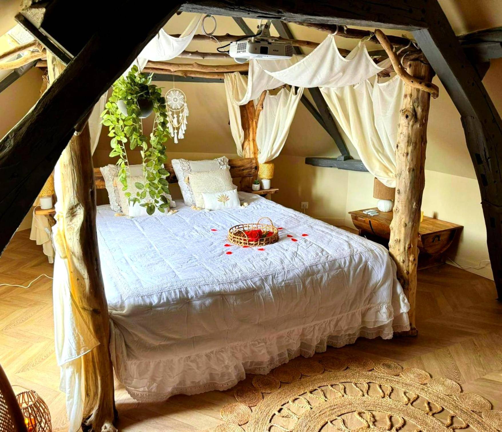 Photo du logement - Duplex Safari jusqu'à 4 personnes, Spa, cinéma et lit sous les arbres, day use, 10 min centre