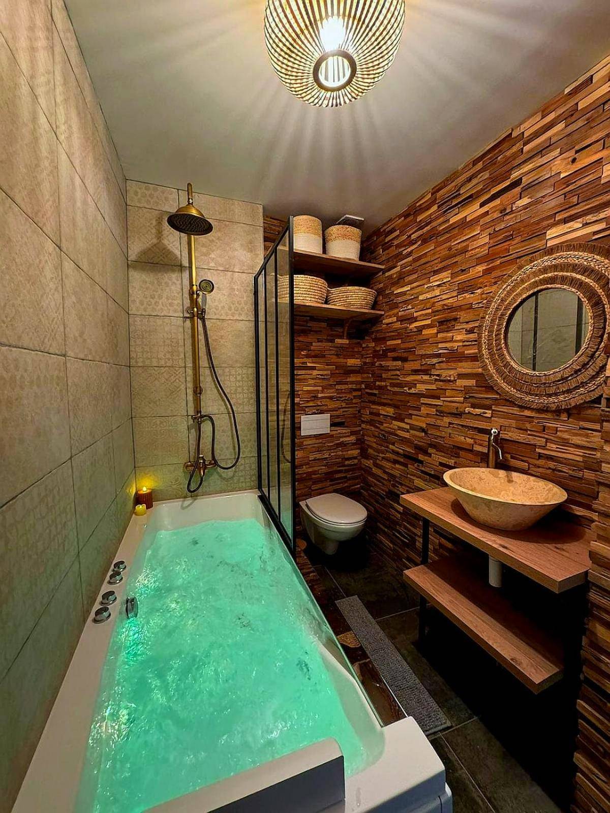 Photo du logement - Duplex Safari jusqu'à 4 personnes, Spa, cinéma et lit sous les arbres, day use, 10 min centre