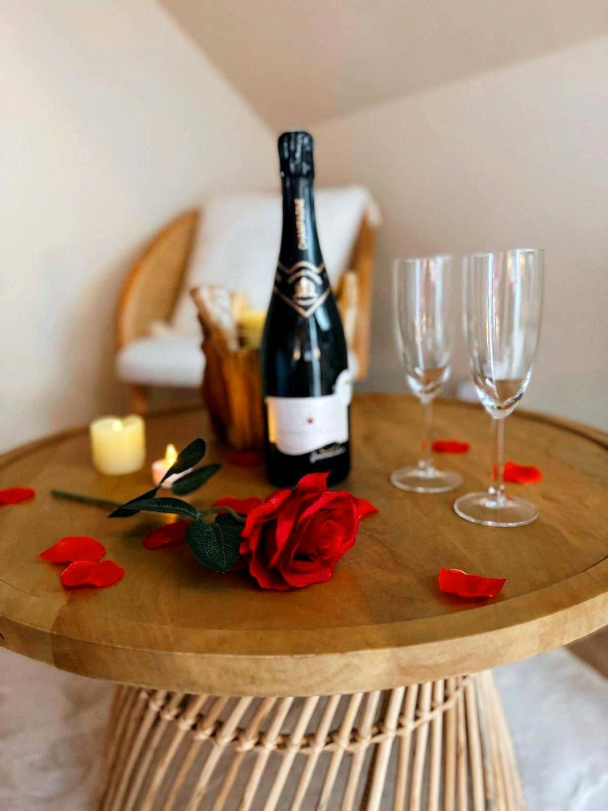 Photo du logement - Duplex Safari jusqu'à 4 personnes, Spa, cinéma et lit sous les arbres, day use, 10 min centre