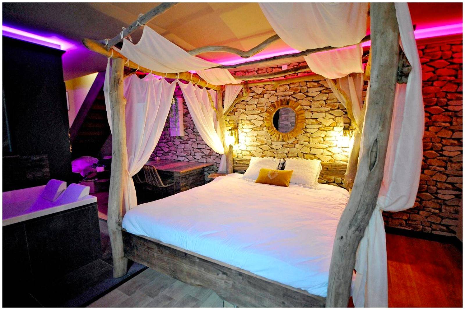 Vue du logement - Duplex Safari jusqu'à 4 personnes, Spa XXL, day use, cinéma, cascade et lit sous les arbres