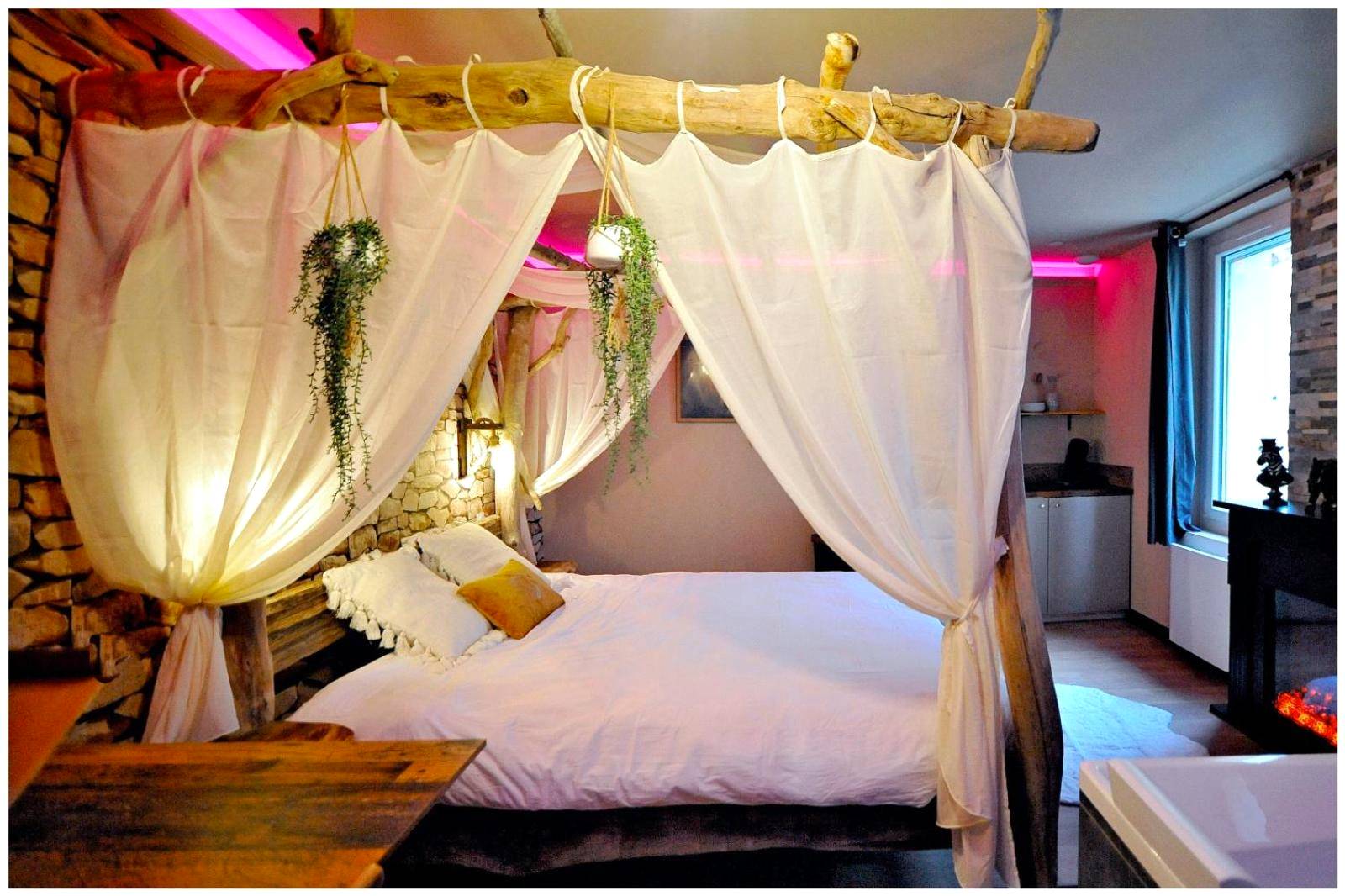 Photo du logement - Duplex Safari jusqu'à 4 personnes, Spa XXL, day use, cinéma, cascade et lit sous les arbres