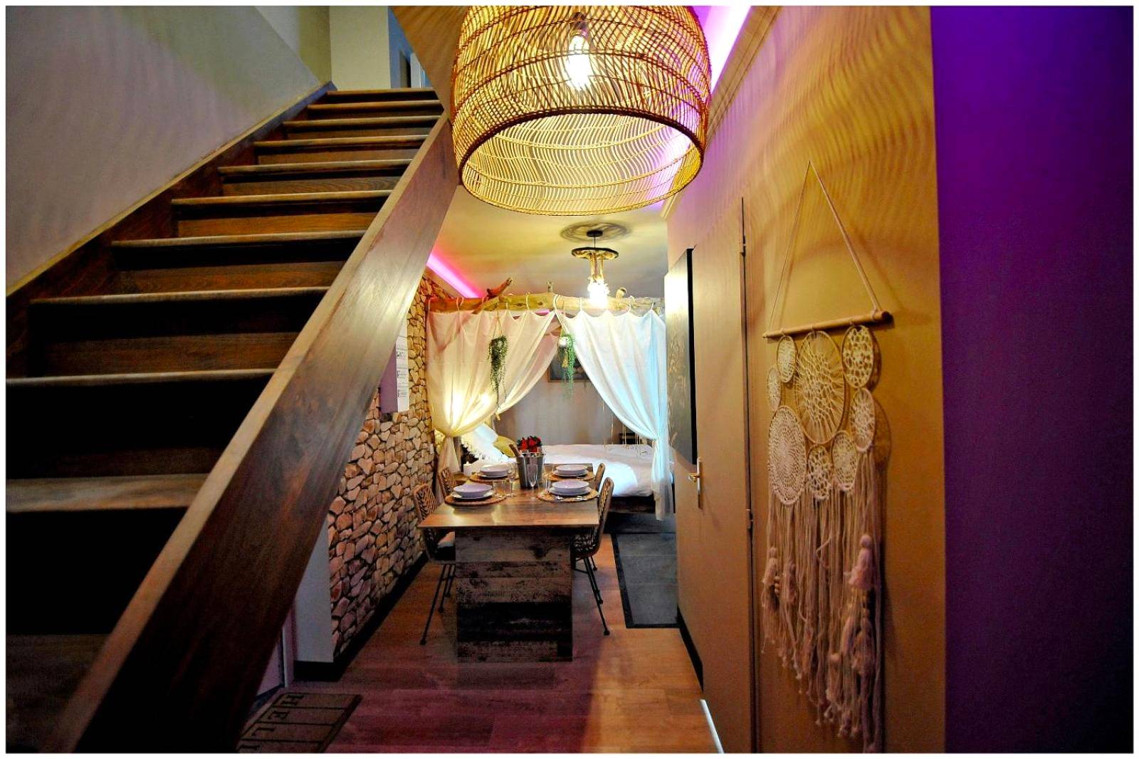 Photo du logement - Duplex Safari jusqu'à 4 personnes, Spa XXL, day use, cinéma, cascade et lit sous les arbres