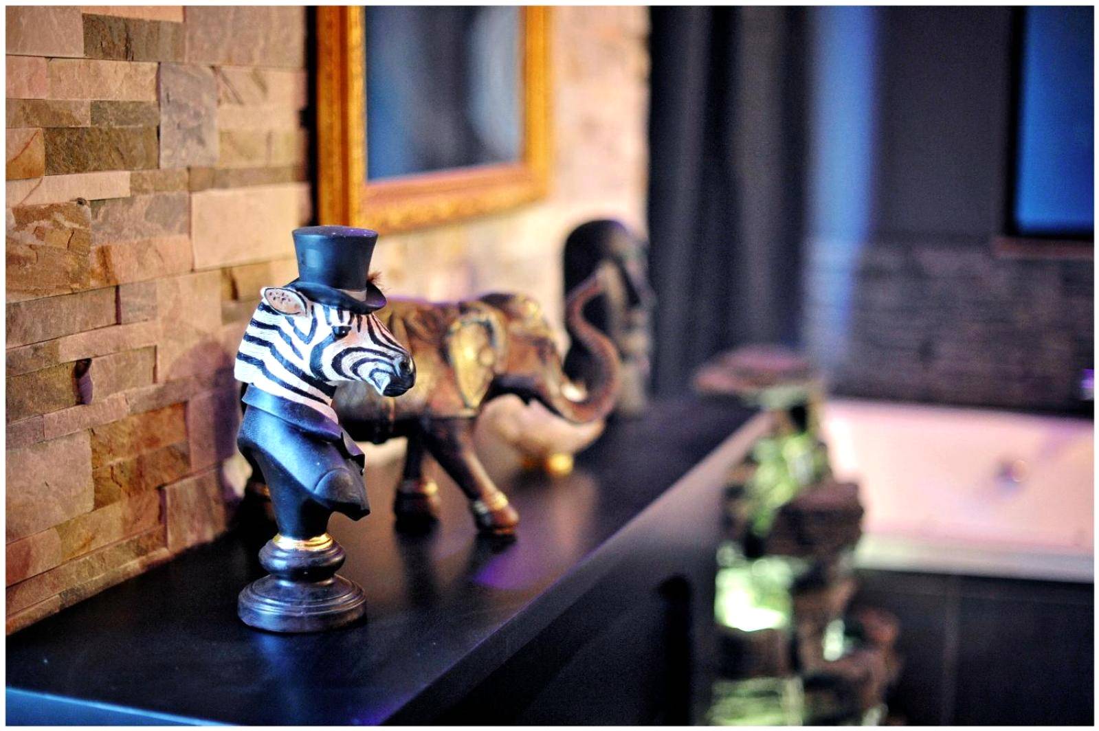 Vue du logement - Duplex Safari jusqu'à 4 personnes, Spa XXL, day use, cinéma, cascade et lit sous les arbres