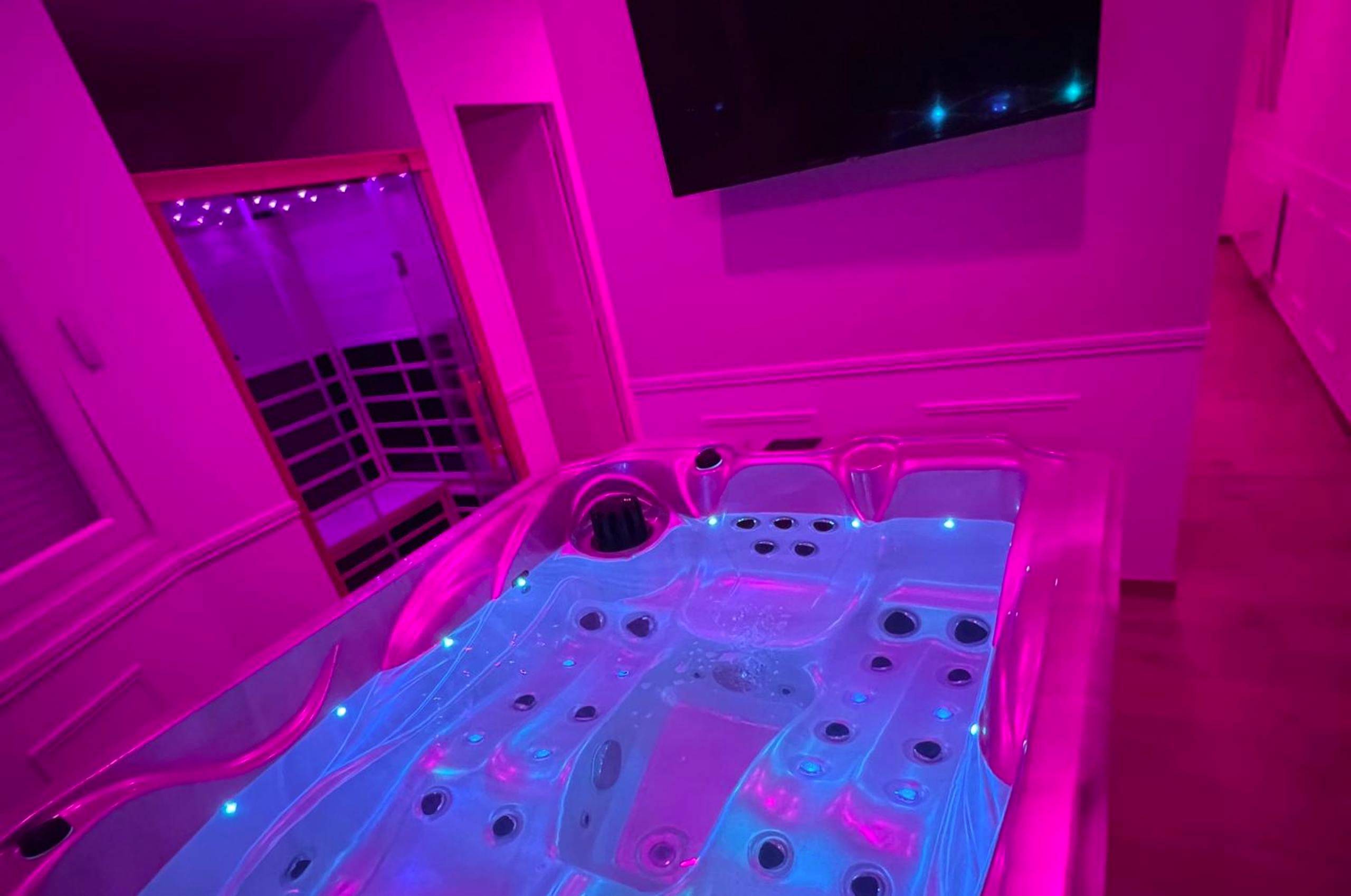 Bain à remous avec éclairage LED bleu - Eaux Spa