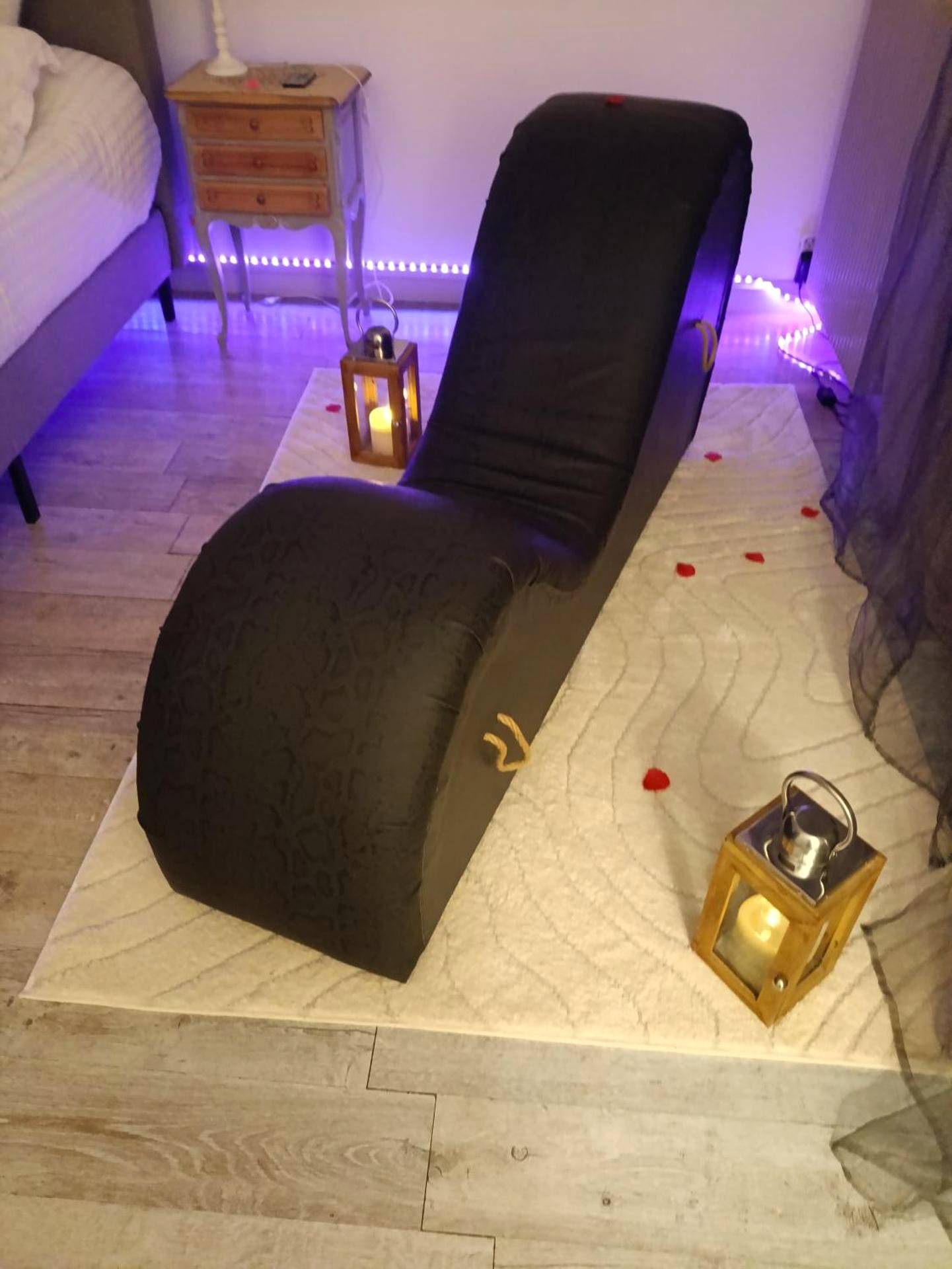 Vue interieure - Ecrin d' Amour suite romantique avec Jacuzzi