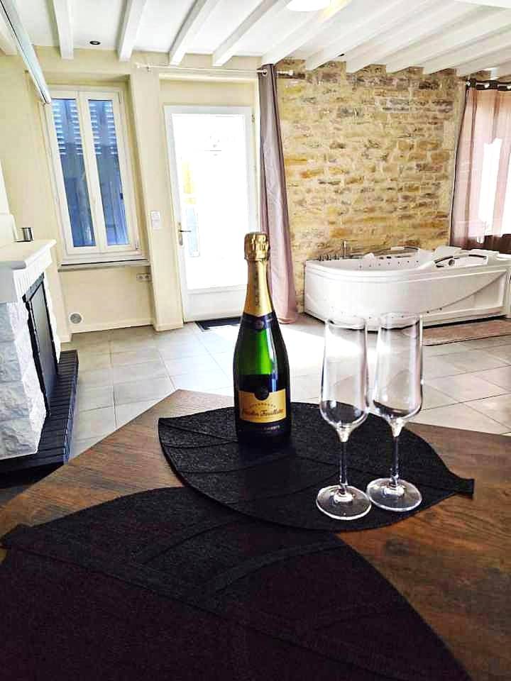 Vue principale - Love Room Mailly - la - Ville - Love room & romantic SPA L'Ecrin de Mailly