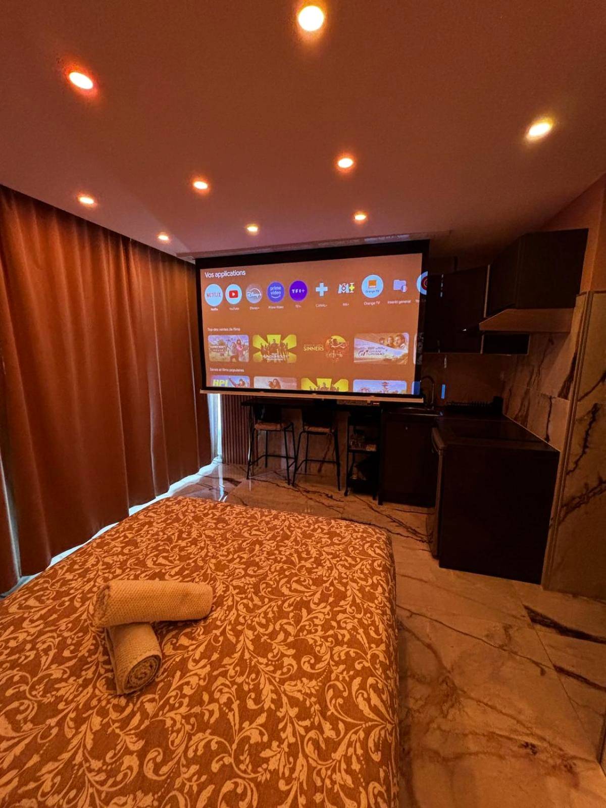Photo du logement - L'Écrin Secret Romantic Love Room & Private Spa - Ambilly