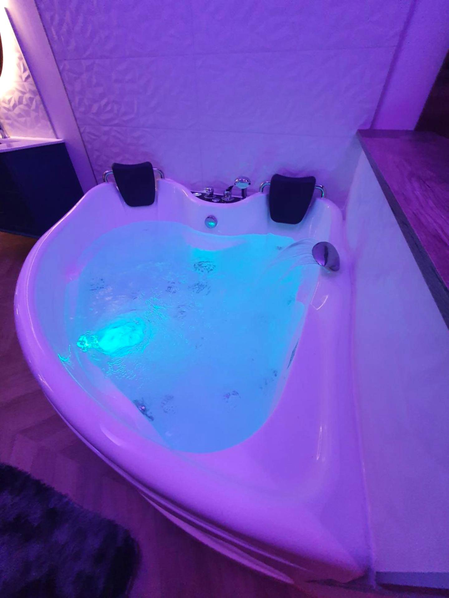 Photo du logement - L'Écrin Love Room Spa privatif Orbec