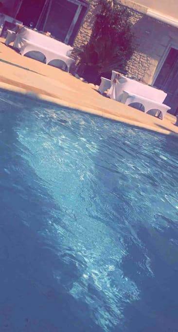 Piscine extérieure et mobilier de jardin - Eden palm suite & spa