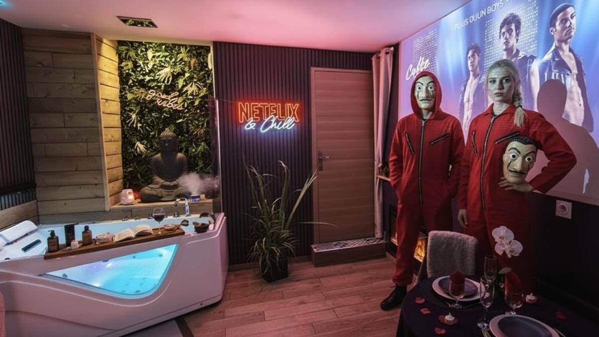 Jacuzzi et espace cinéma avec déguisements - Eden SPA et Cinéma