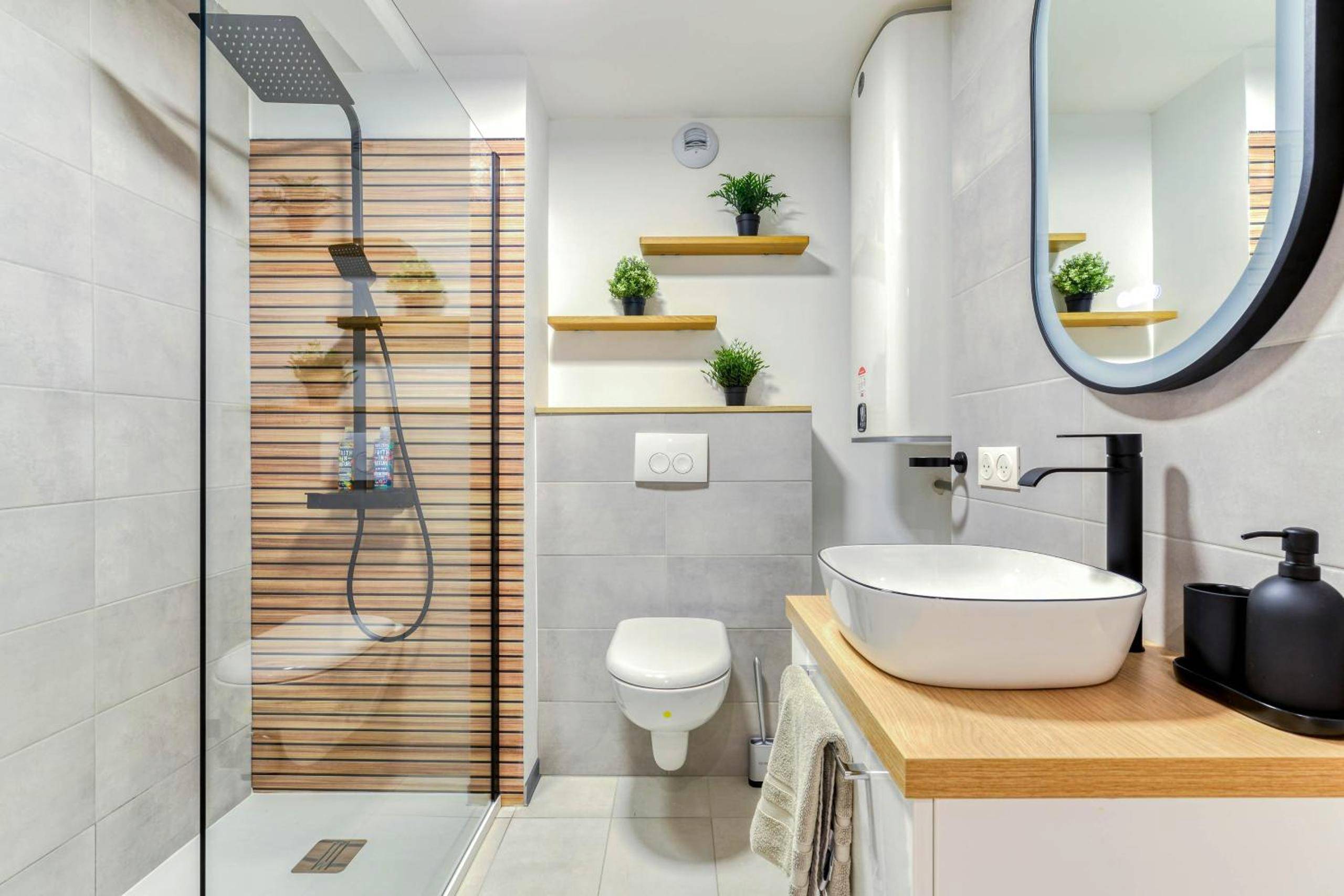 Salle de bain moderne avec douche et vasque - EDEN SUITE - Jacuzzi - Parking - Clim by Narbana
