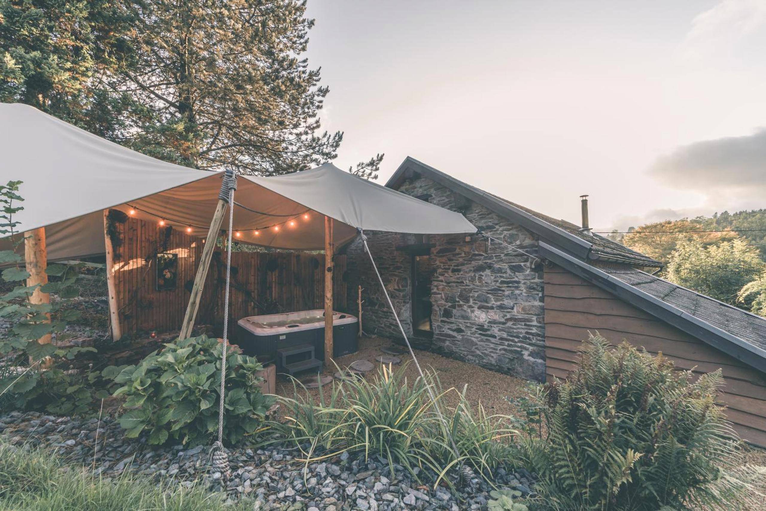 Photo du logement - Romantic Getaway - Sauna and Jacuzzi - El Clandestino - Saint - Père