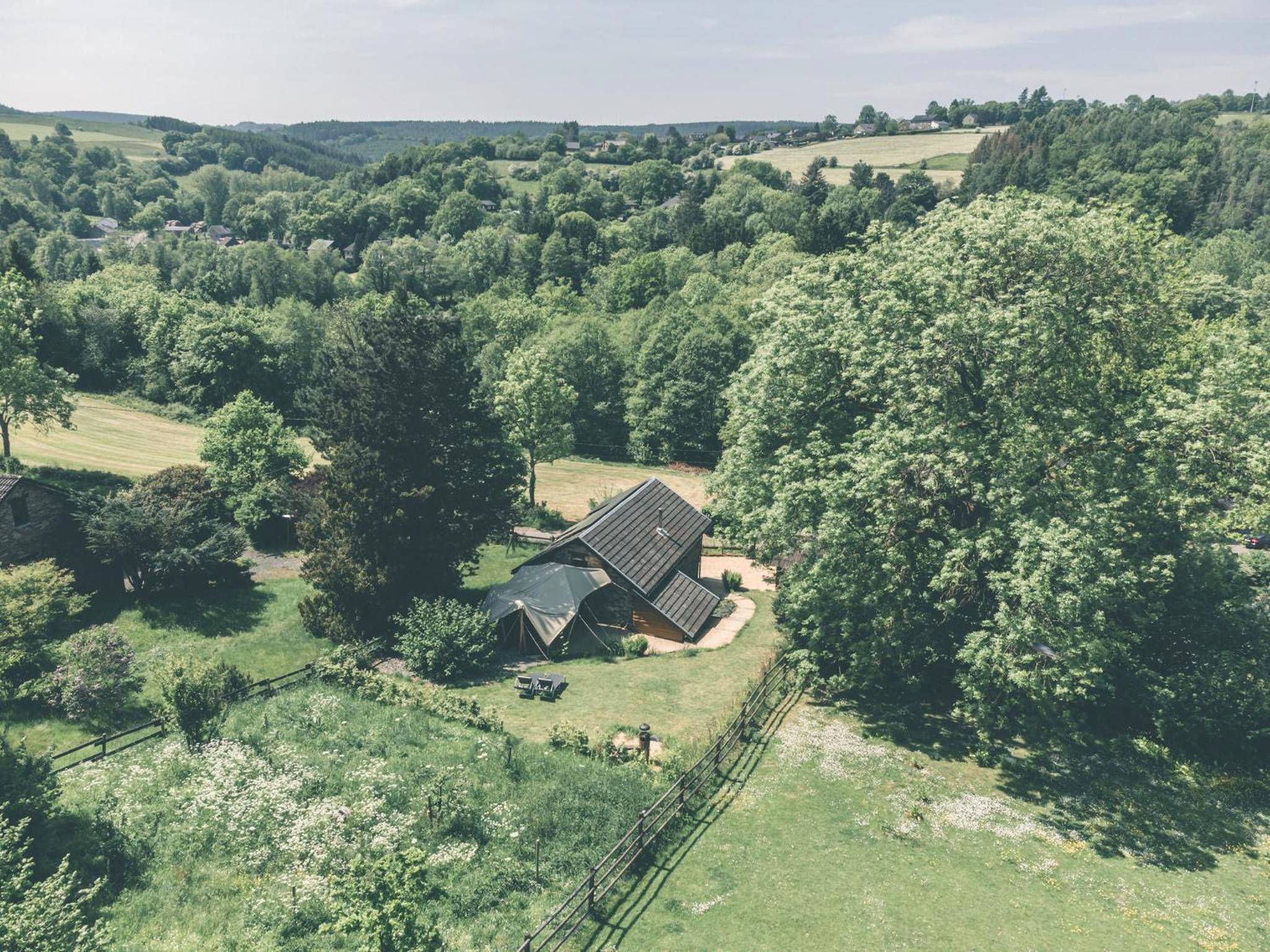 Photo du logement - Romantic Getaway - Sauna and Jacuzzi - El Clandestino - Saint - Père