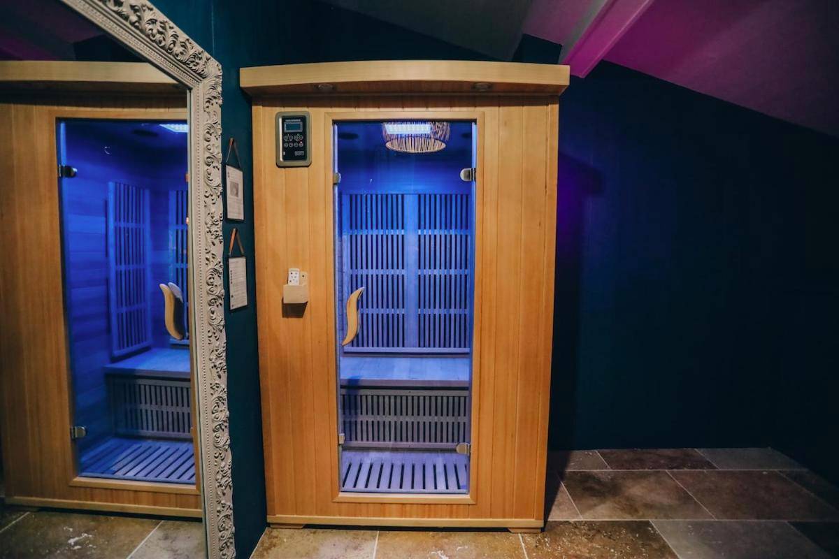 Sauna infrarouge privatif avec porte vitrée - Love Room L'Entre Nous