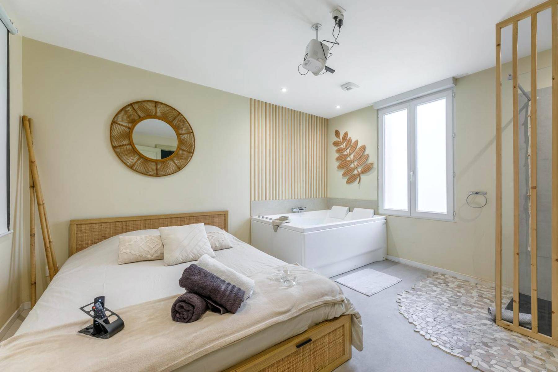 Photo du logement - Une Escale à Bali Jacuzzi - Cinéma - Self Check - in - Le Petit - Quevilly