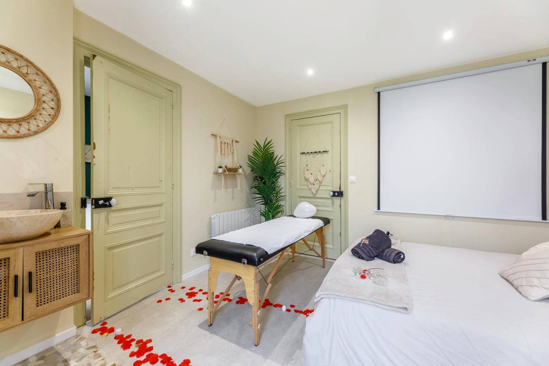 Photo du logement - Une Escale à Bali Jacuzzi - Cinéma - Self Check - in - Le Petit - Quevilly