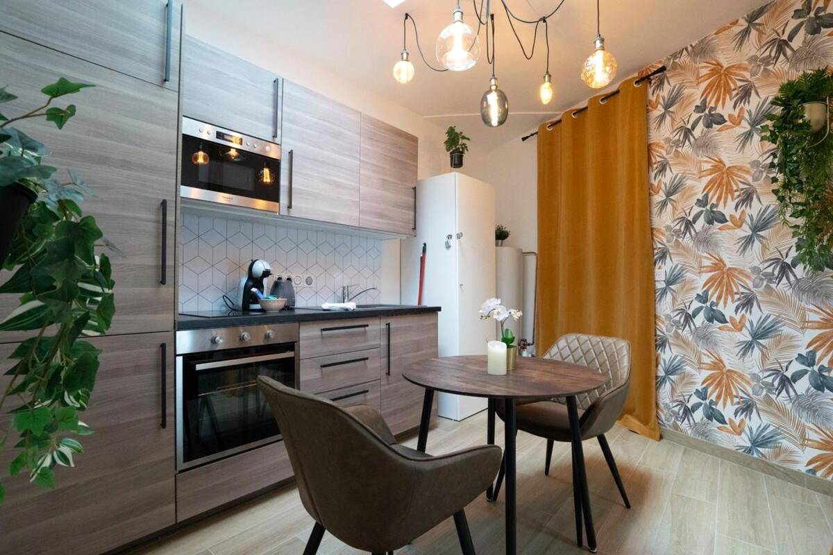 Vue interieure - L'Escale Balnéo'Romantique - Loveroom - Jacuzzi & Petit déjeuner