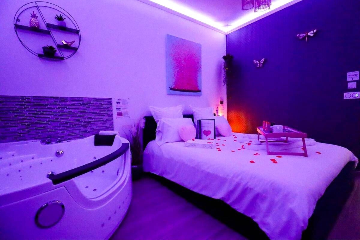 Photo du logement - L'Escale Balnéo'Romantique - Loveroom - Jacuzzi & Petit déjeuner