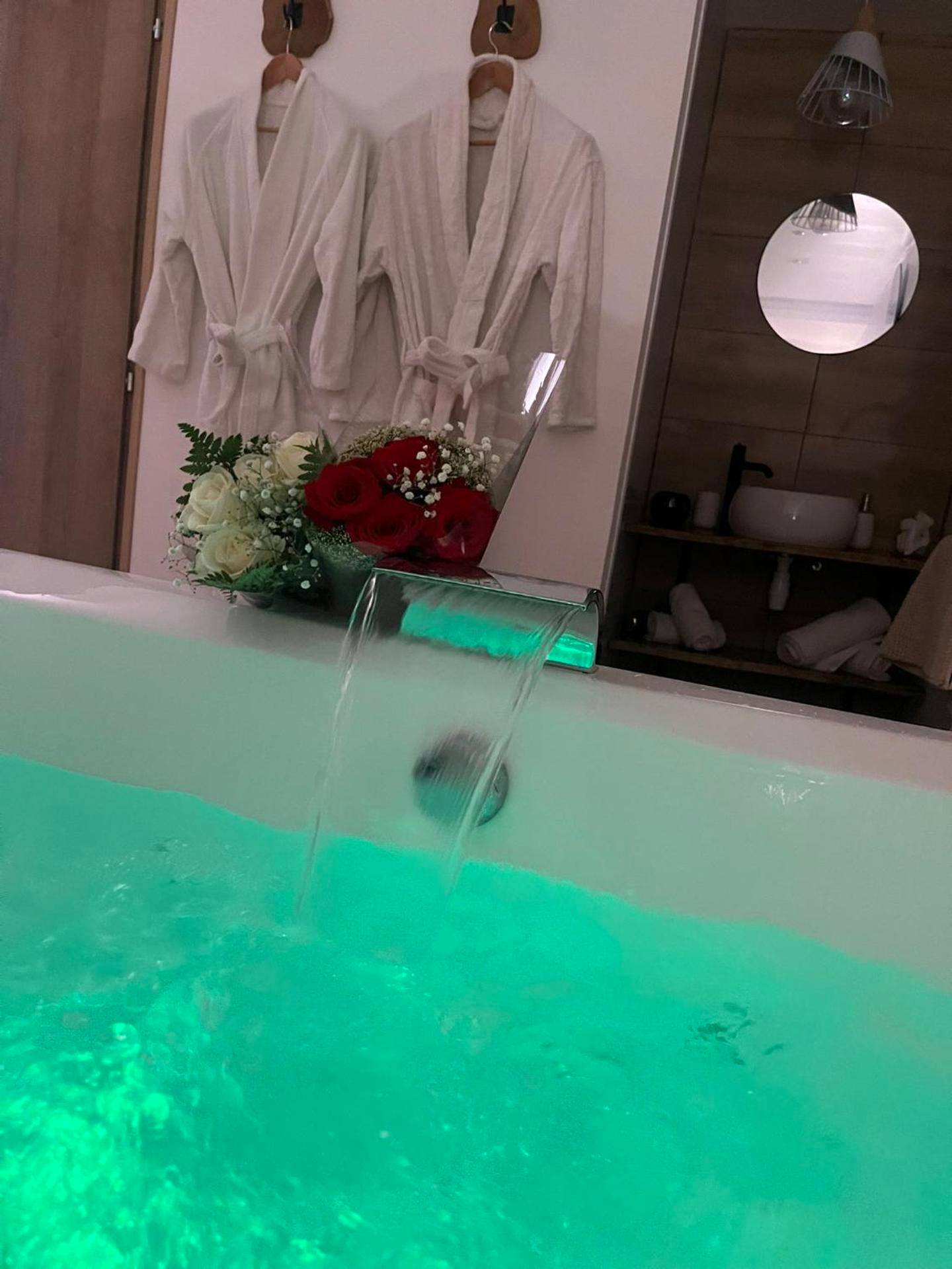 Photo du logement - Escale dans un Cocon Spa Privatif & Design, petit déjeuner compris