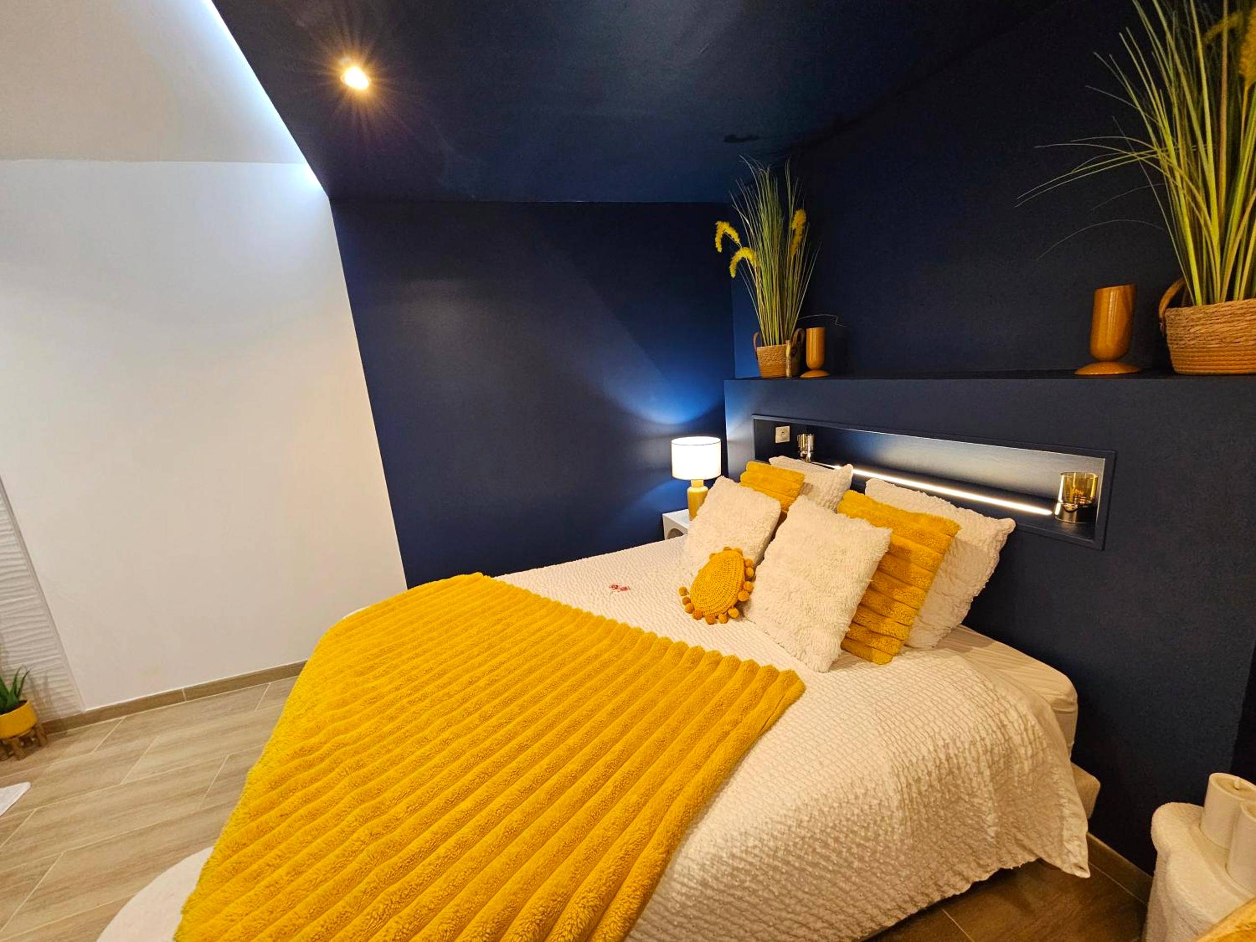 Photo du logement - Escale dans un Cocon Spa Privatif & Design, petit déjeuner compris - La Bassée