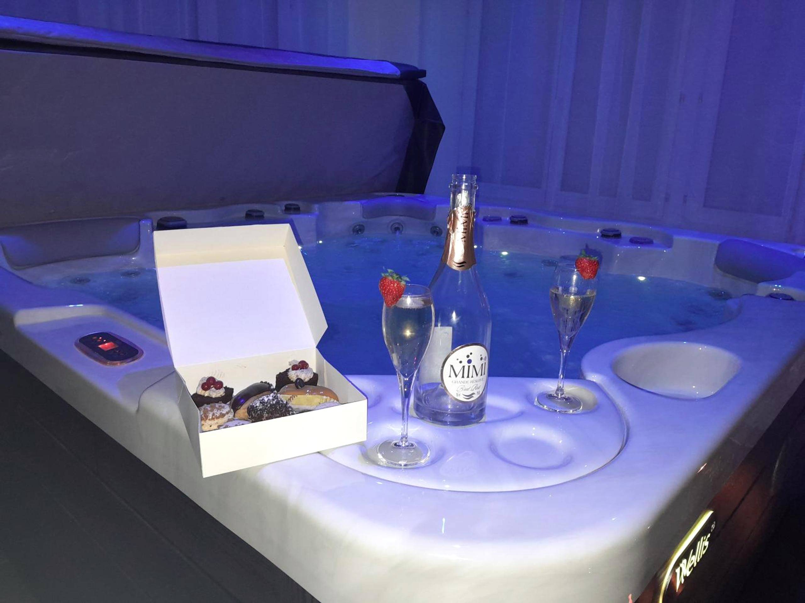 Photo du logement - L'escale du désir, Spa privatif