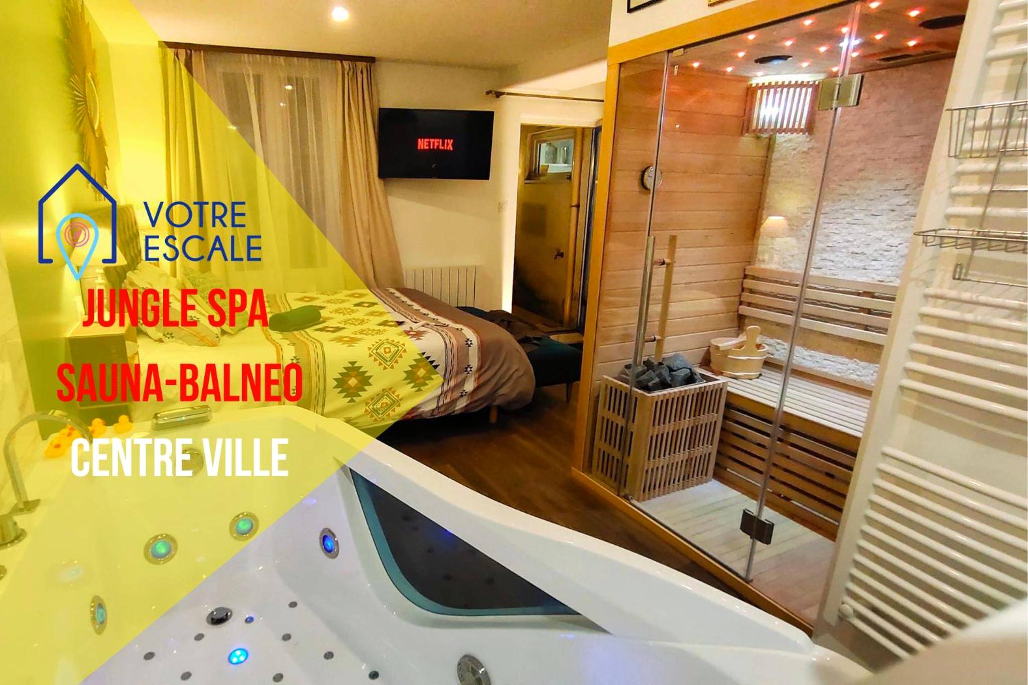 Sauna en bois et baignoire balnéo privative - Love Room Niort - Votre Escale Jungle Sauna & Spa