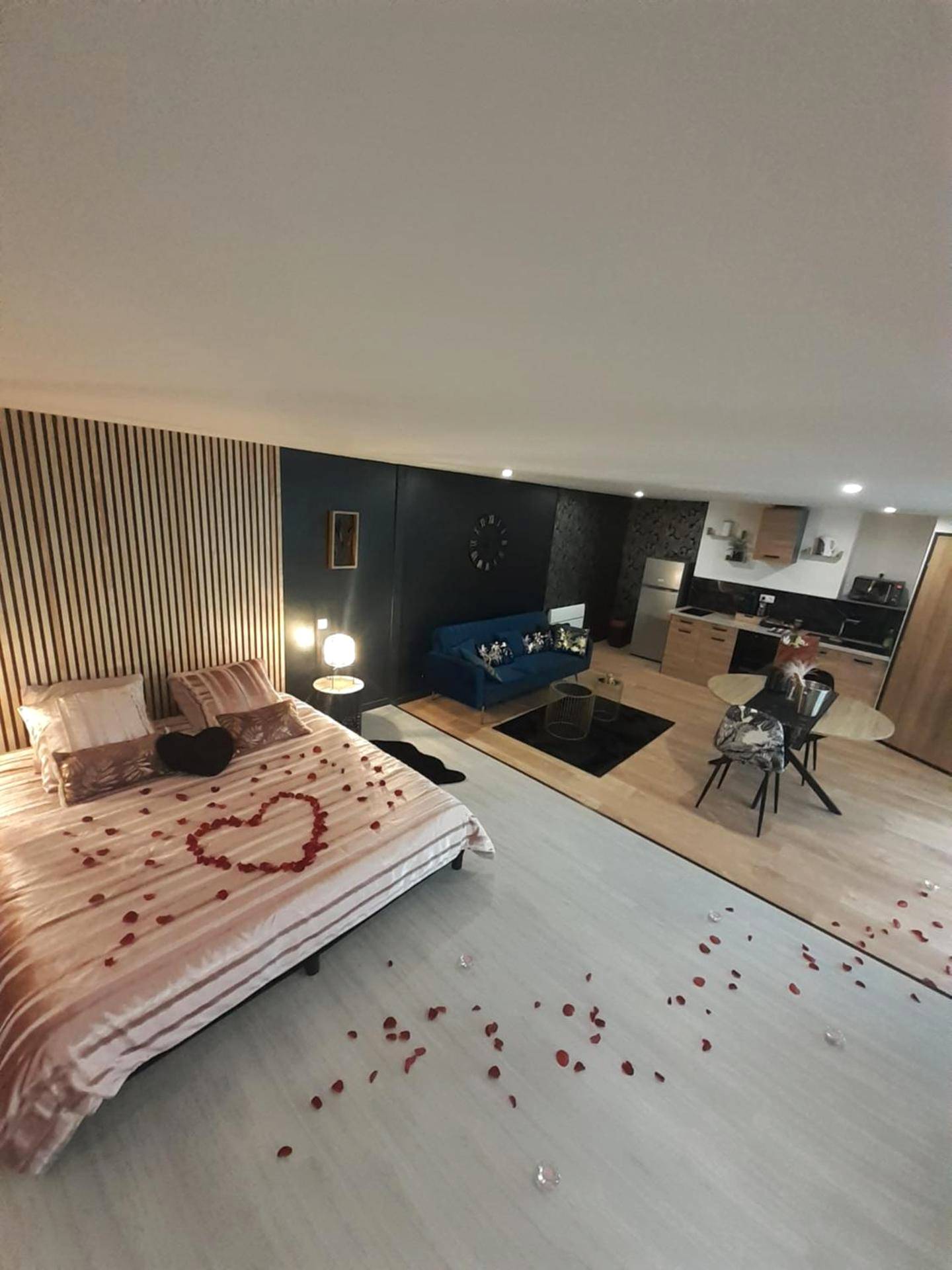 Vue d'ensemble de la suite avec coin cuisine - escapade romantique 2