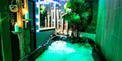 Bain à remous avec éclairage LED vert - L'Escapade