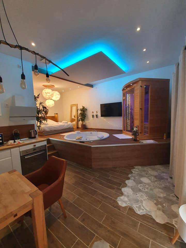 Espace de vie avec sauna, jacuzzi et cuisine - L'escapade Romantique