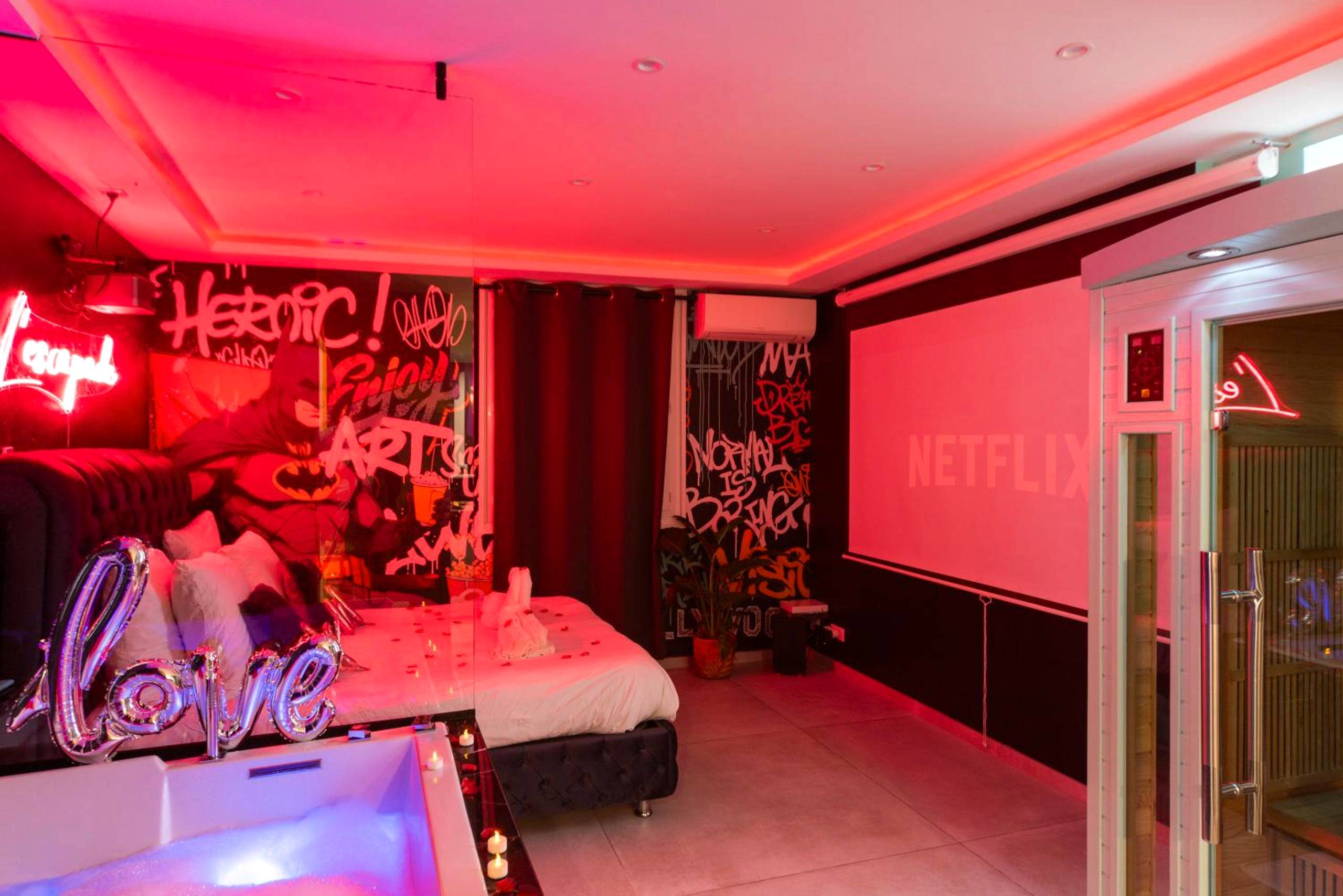 Photo du logement - L'escapade - Jacuzzi & Sauna privés By SweetDreams - Cagnes - sur - Mer