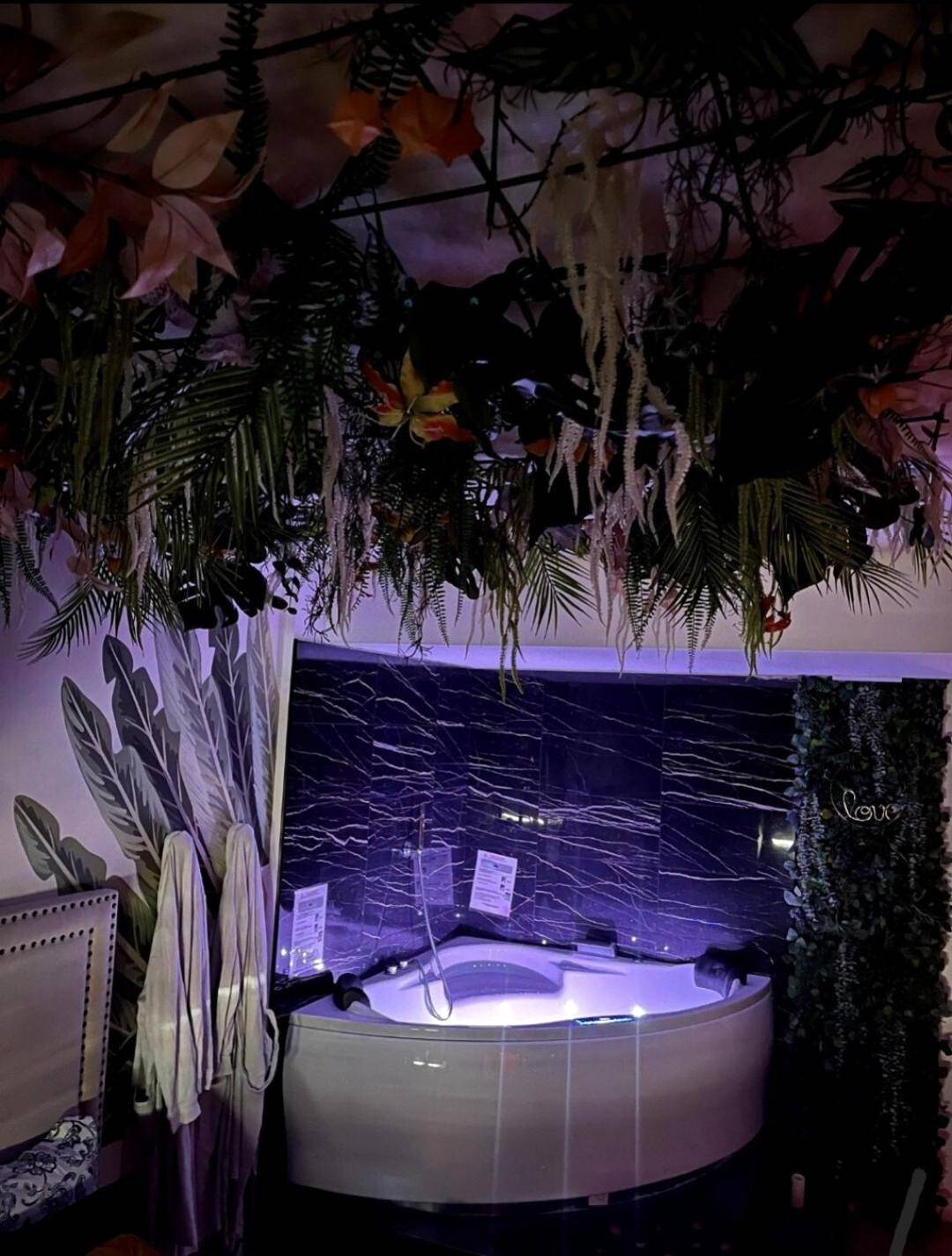 Photo du logement - Spa - Sauna - Ciel de pluie tropicale - Champagne Nuit Romantique - Escapade Mâconnaise