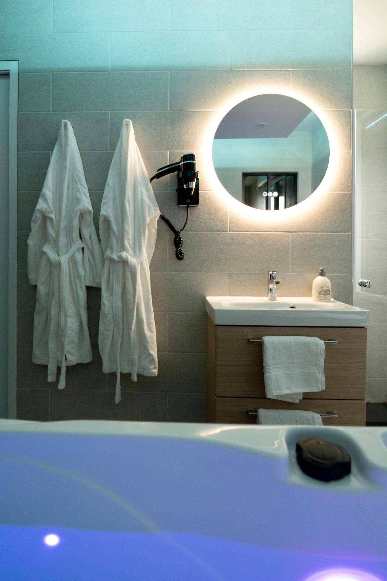 Photo du logement - Escapade Relaxante - Spa - Jacuzzi - Sauna - Privés