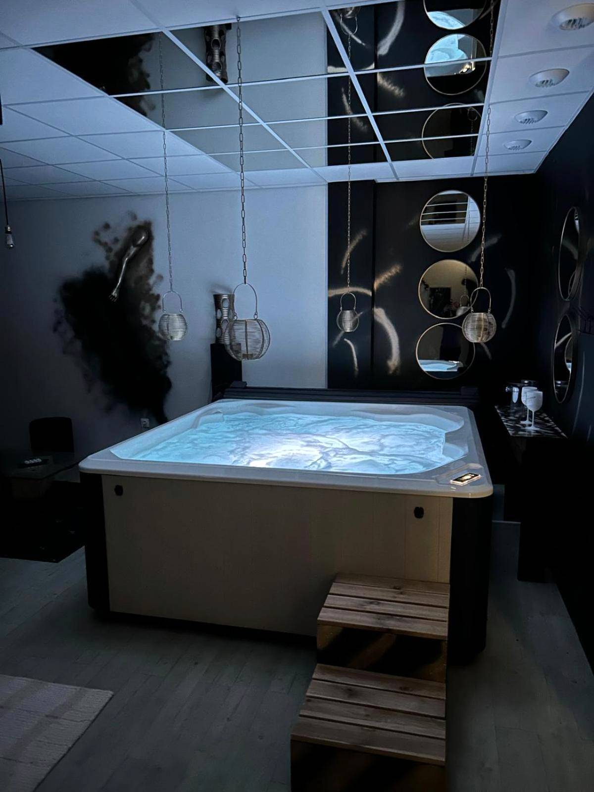 Photo du logement - L'escapade sensuelle - la love room d'Epernay