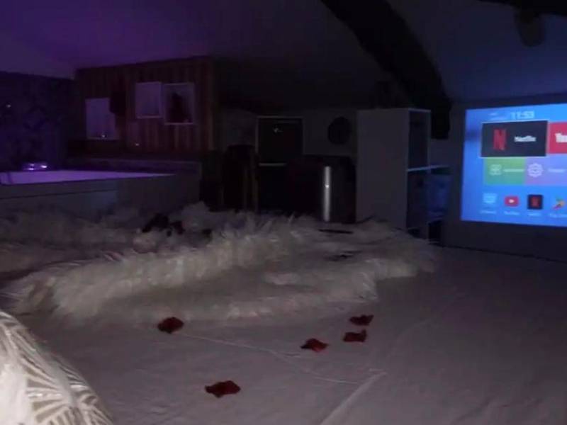 Photo du logement - Nuit Romantique, Spa, Champagne, Cinéma, Flipper - Escapade Veyloise