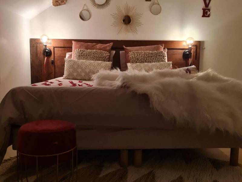 Photo du logement - Nuit Romantique, Spa, Champagne, Cinéma, Flipper - Escapade Veyloise