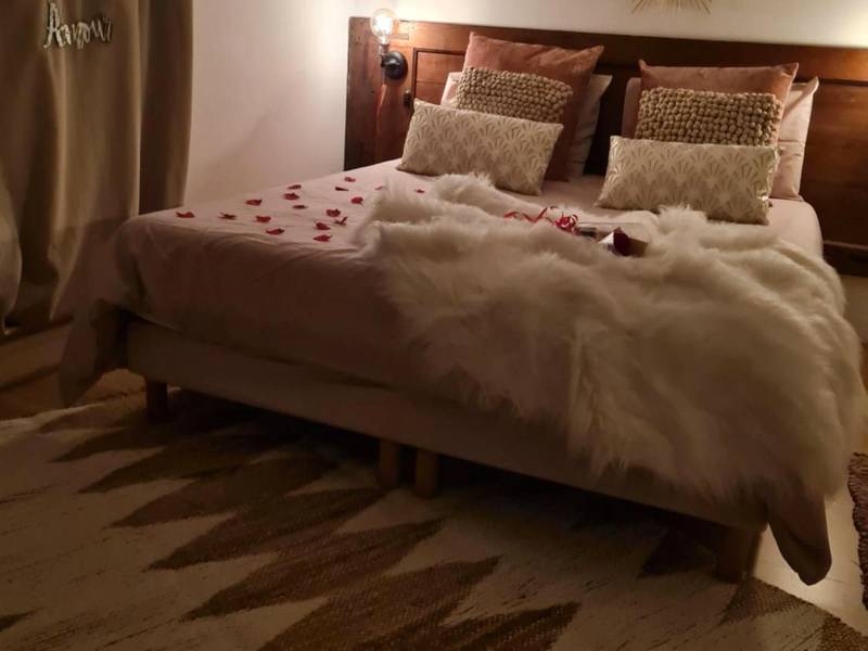 Photo du logement - Nuit Romantique, Spa, Champagne, Cinéma, Flipper - Escapade Veyloise