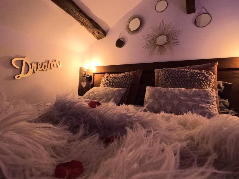 Photo du logement - Nuit Romantique, Spa, Champagne, Cinéma, Flipper - Escapade Veyloise - Mâcon