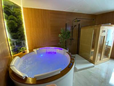 Espace bien - être avec jacuzzi, douche et sauna - Esprit BALI ....LOVE SPA, Sauna de luxe à Mulhouse
