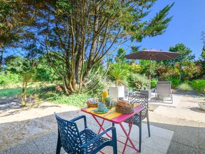 Terrasse aménagée pour le petit - déjeuner - L'Essentiel - Love 5 Etoiles