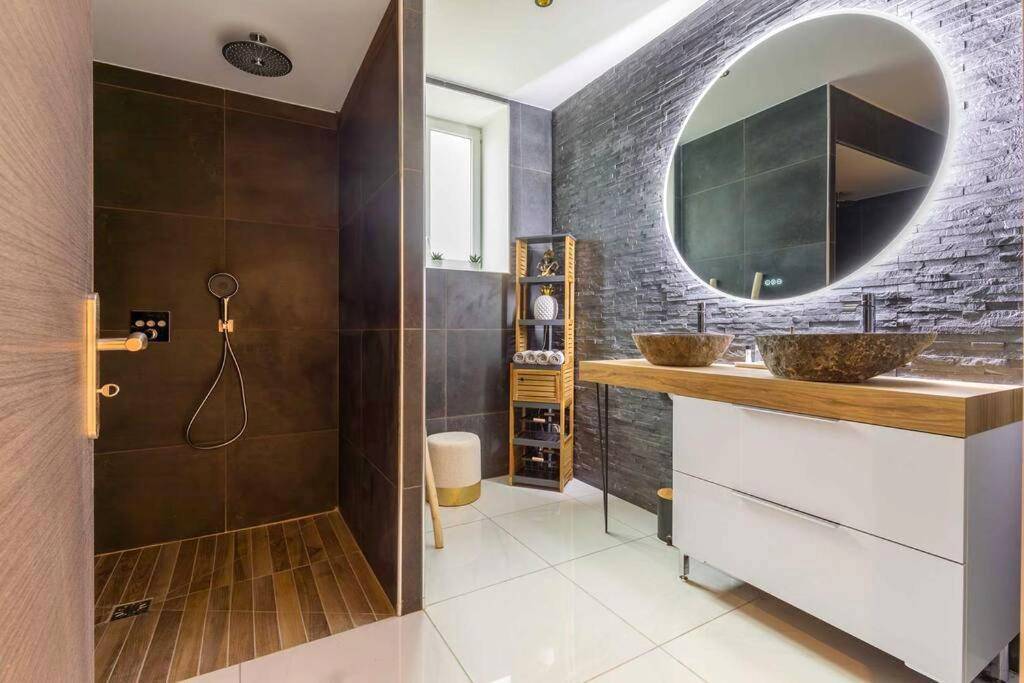 Douche à l'italienne et double vasque - L'essentiel