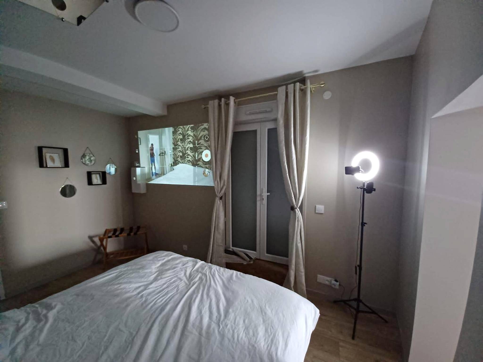 Vue interieure - Love room « L'étreinte dorée »