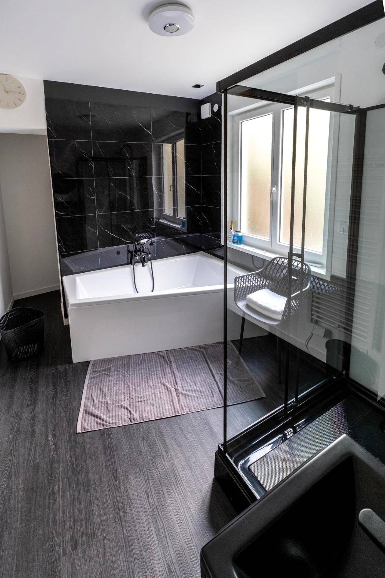 Autre vue interieure - Love room « L'étreinte dorée » - Illiers - Combray